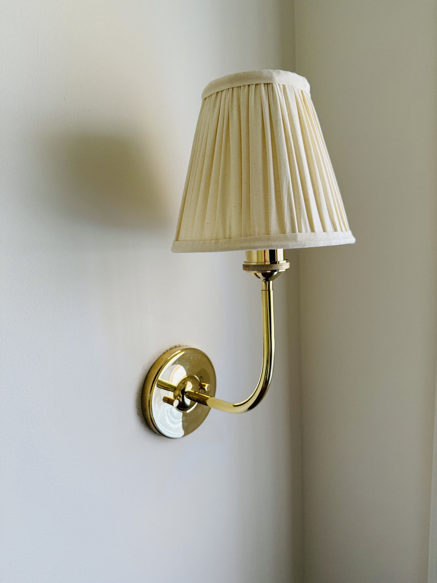 HRLBrass Curved Wall Sconce