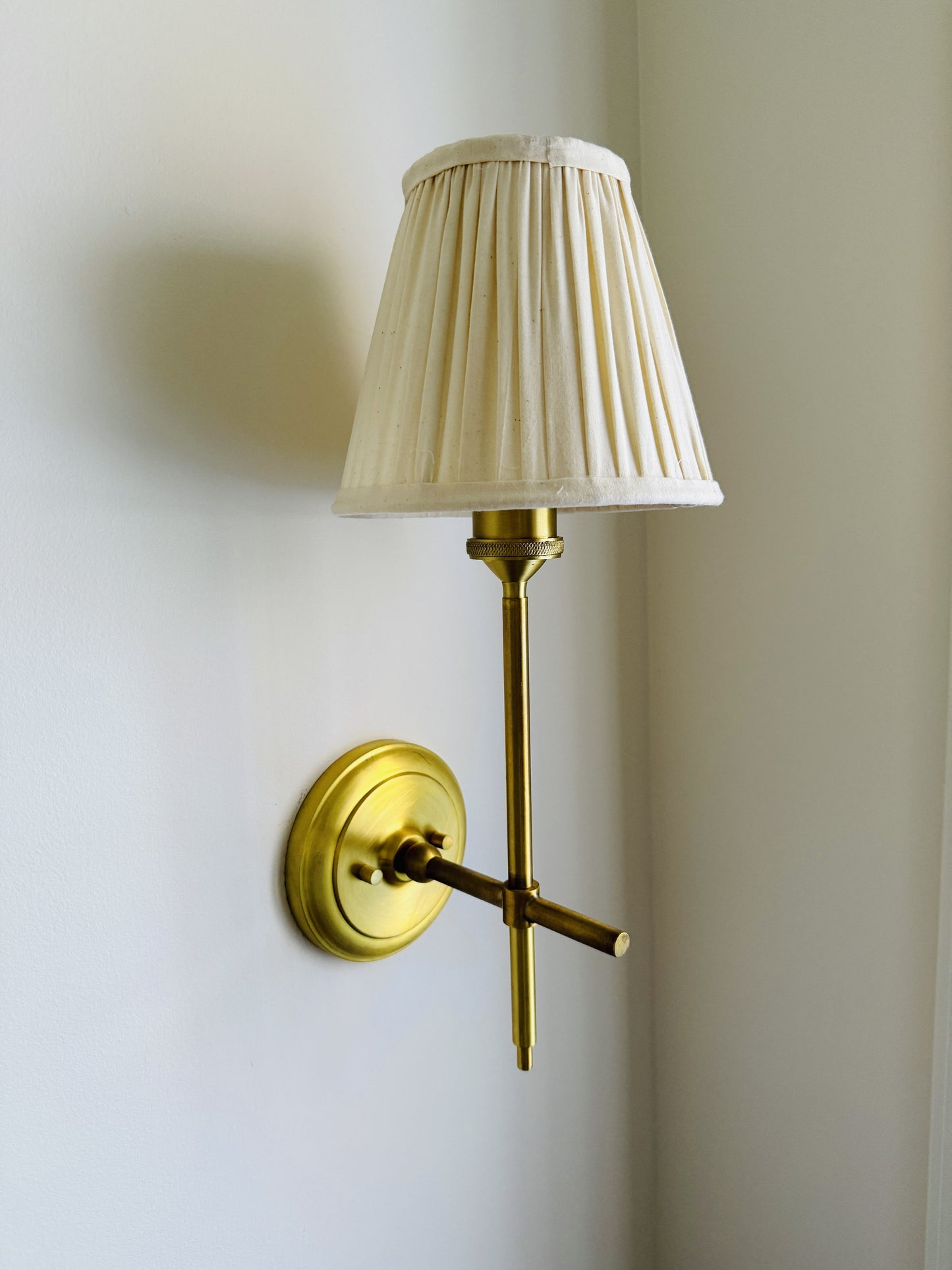 HRLBrass Straight Wall Sconce